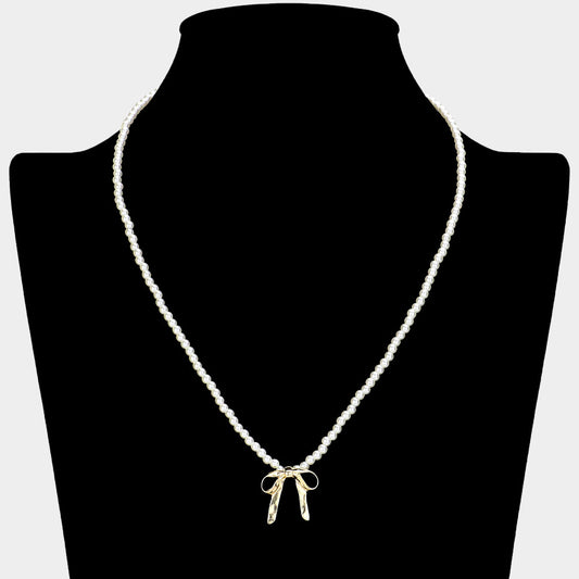 Metal Bow Pendant Pearl Necklace